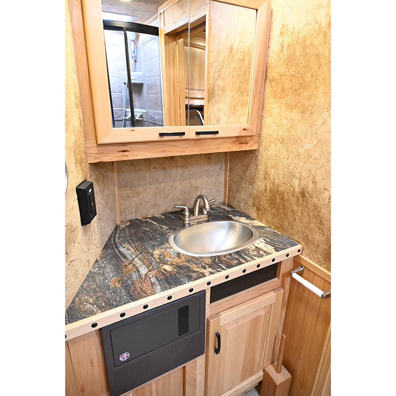 2016 Lakota Bighorn 3 Horse Trailer BH8316SR with Slide Out