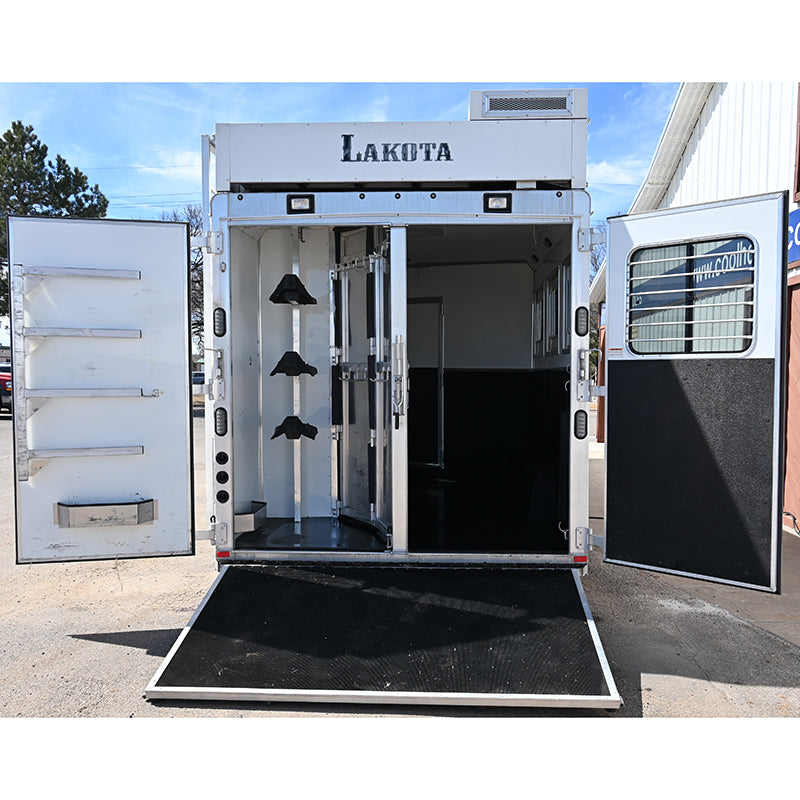 2016 Lakota Bighorn 3 Horse Trailer BH8316SR with Slide Out