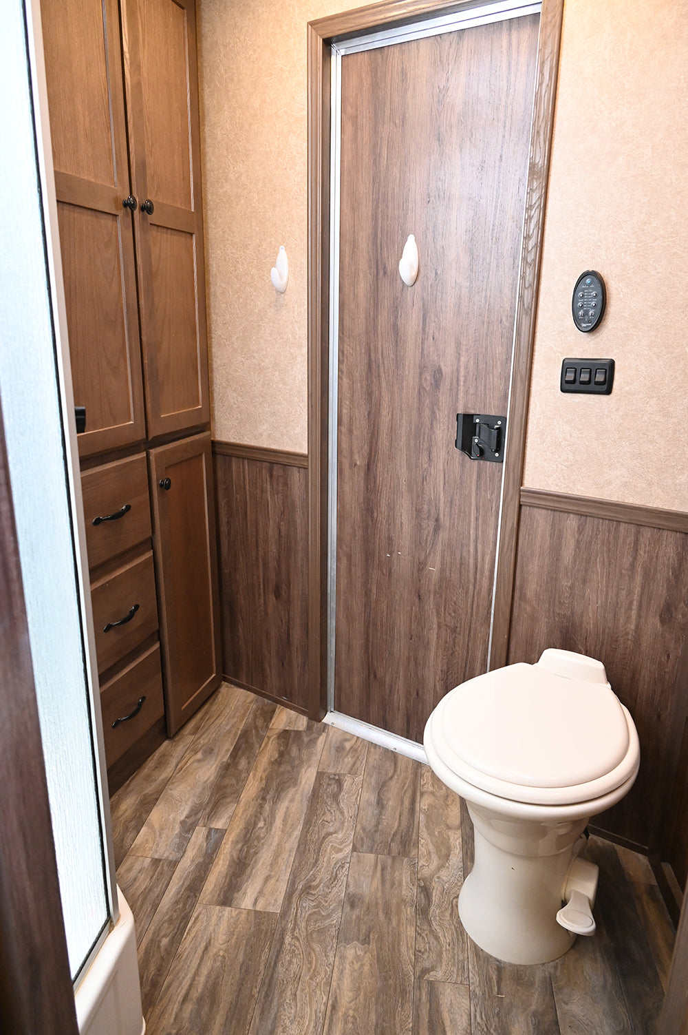 2019 Lakota 4 Horse 15' LQ Model C8415 Horse Trailer