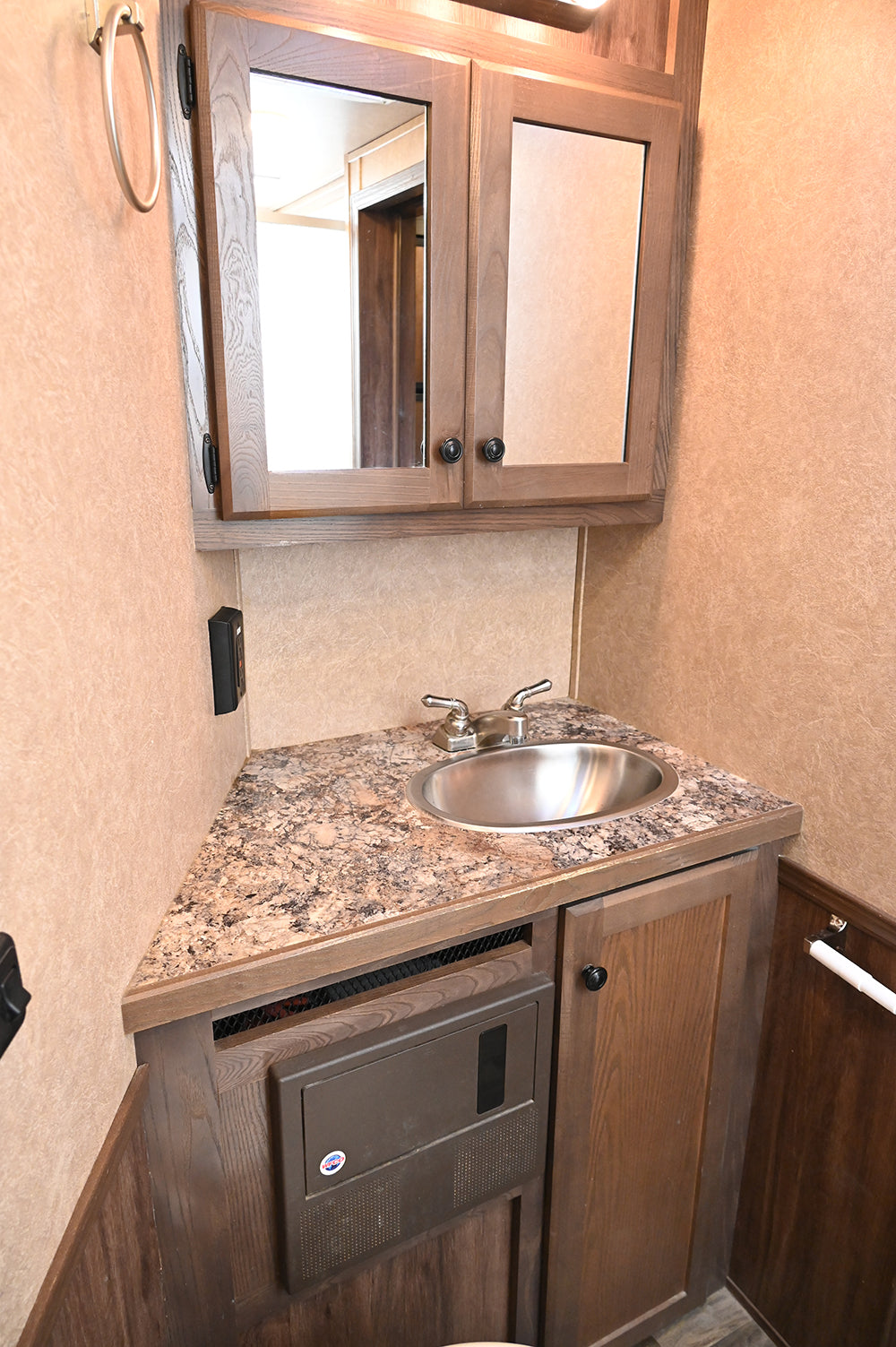 2019 Lakota 4 Horse 15' LQ Model C8415 Horse Trailer