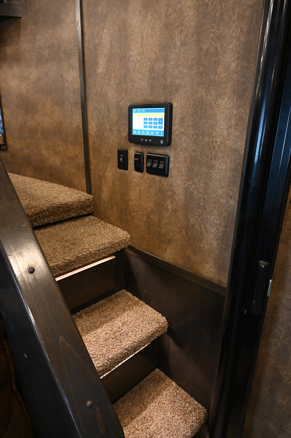 2020 Lakota Bighorn 3 Horse Trailer with 16' Living Quarter
