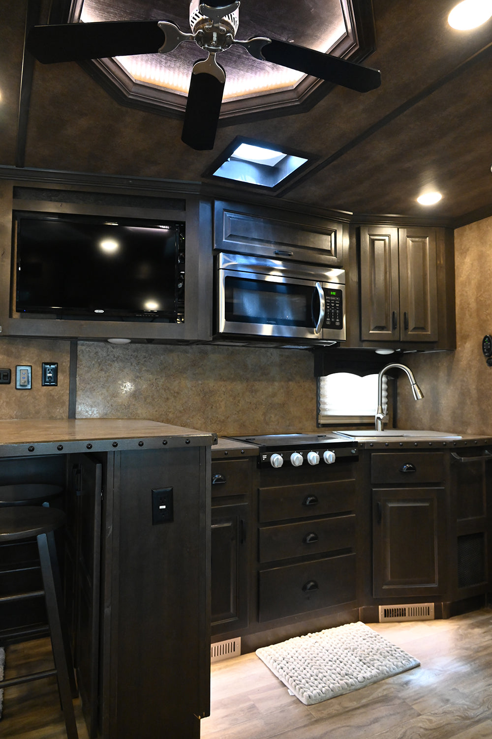2020 Lakota Bighorn 3 Horse Trailer with 16' Living Quarter