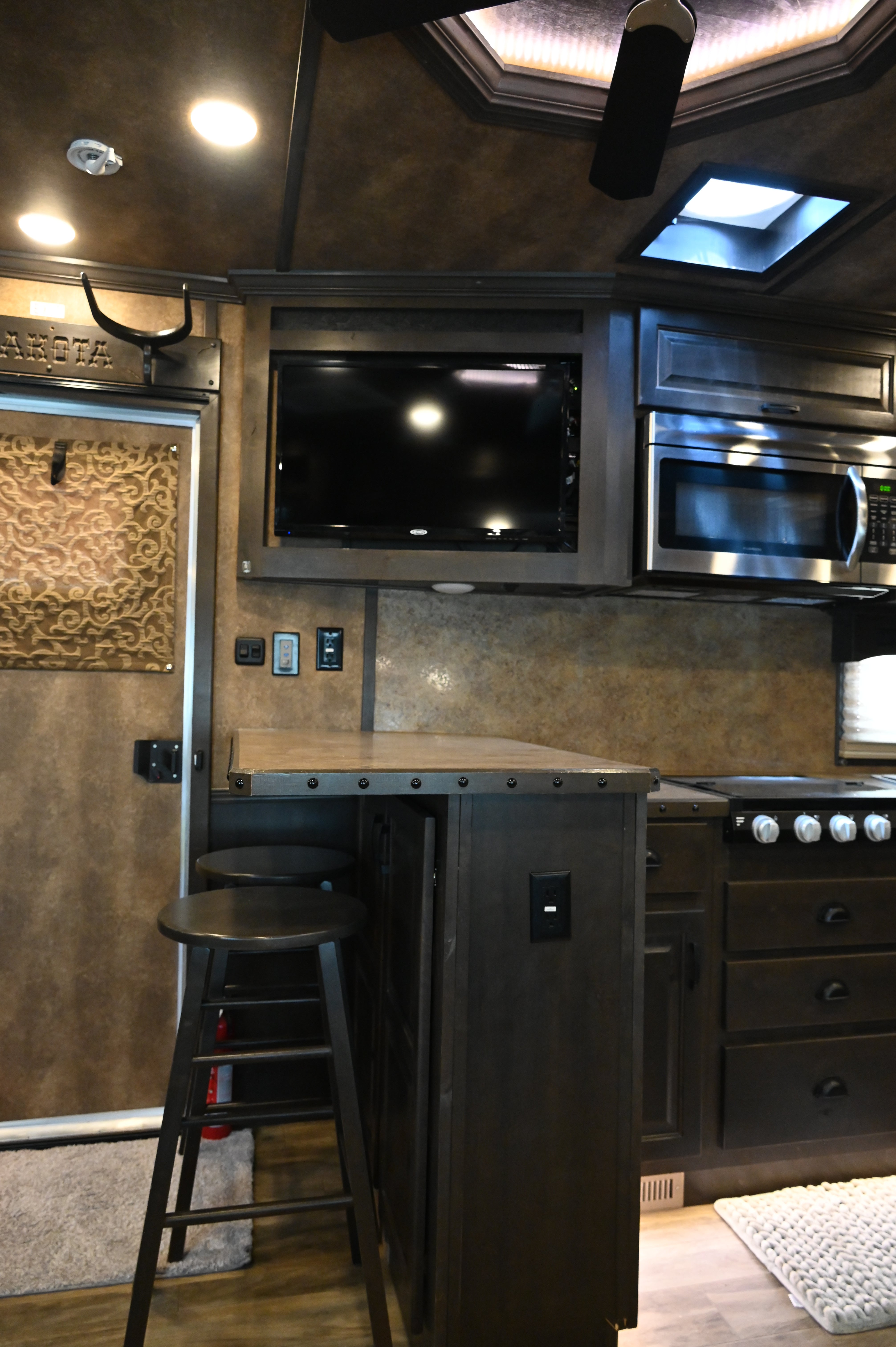 2020 Lakota Bighorn 3 Horse Trailer with 16' Living Quarter