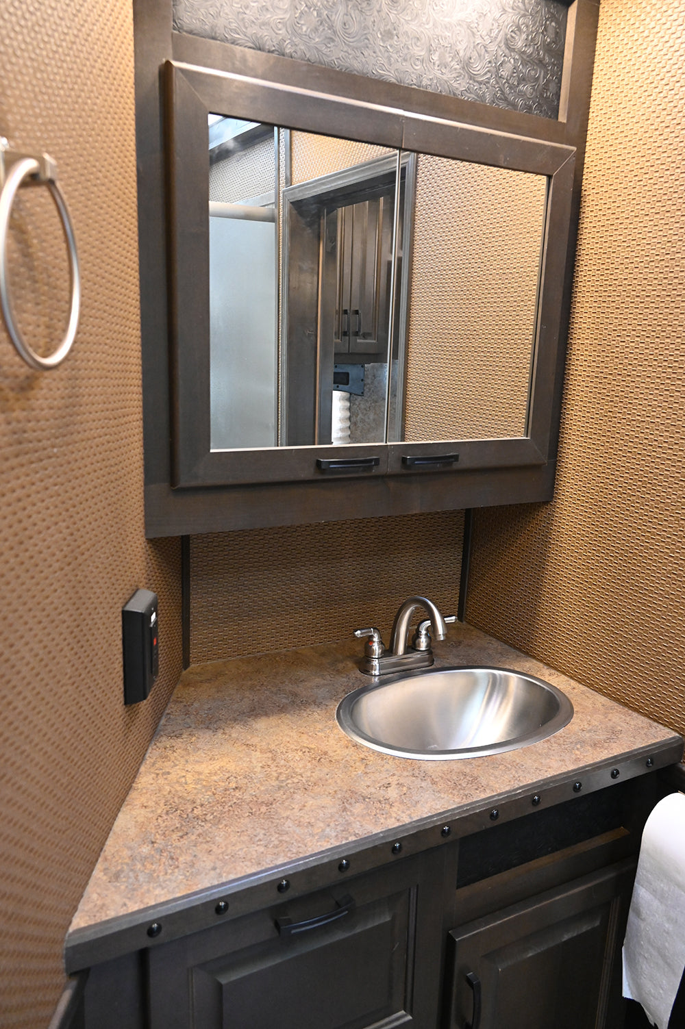2020 Lakota Bighorn 3 Horse Trailer with 16' Living Quarter