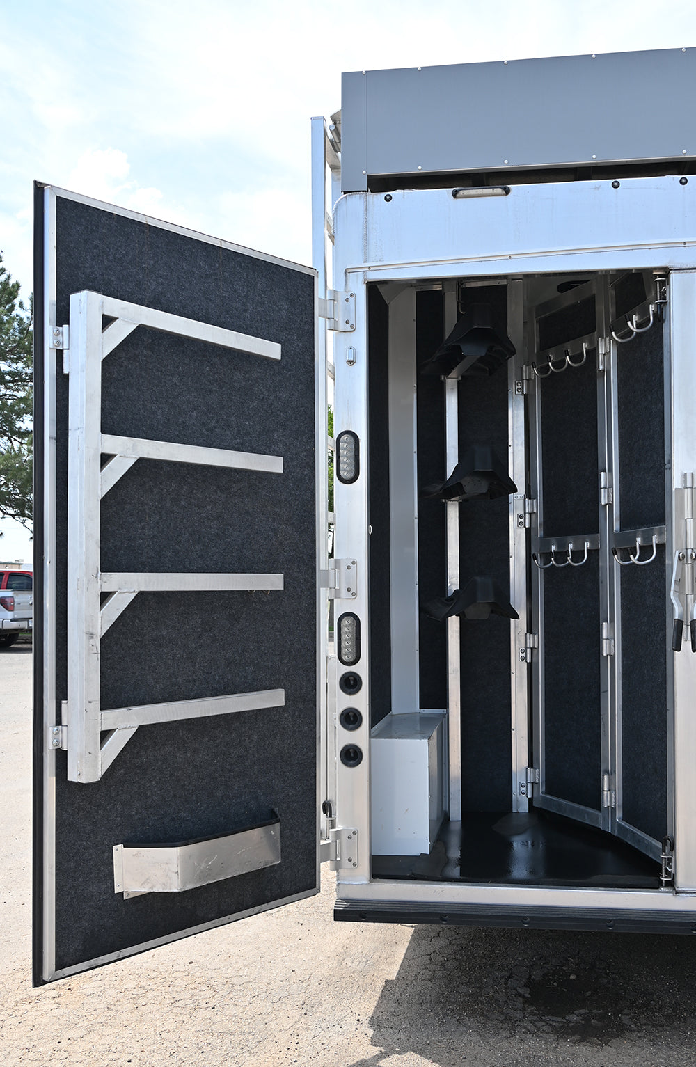 2020 Lakota Bighorn 3 Horse Trailer with 16' Living Quarter